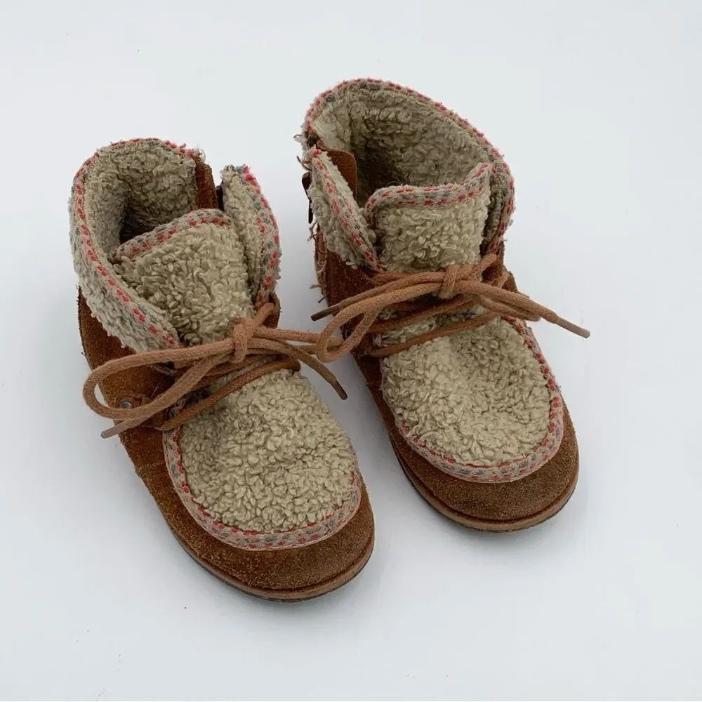 Zara Baby Tan and Cream Kids Boots fuzzy moccasin style boots size 22